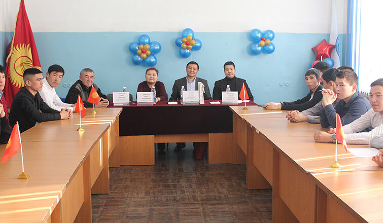 2 декабря 2022года в КГАФКиС был проведён круглый стол на тему:”Кыргызскому боксу – 95 лет”.